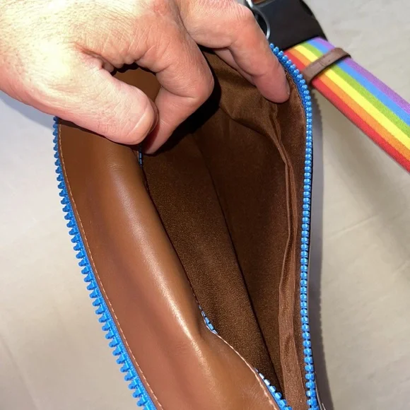 COACH WARREN BELT BAG IN RAINBOW SIGNATURE CANVAS - Pride Edition